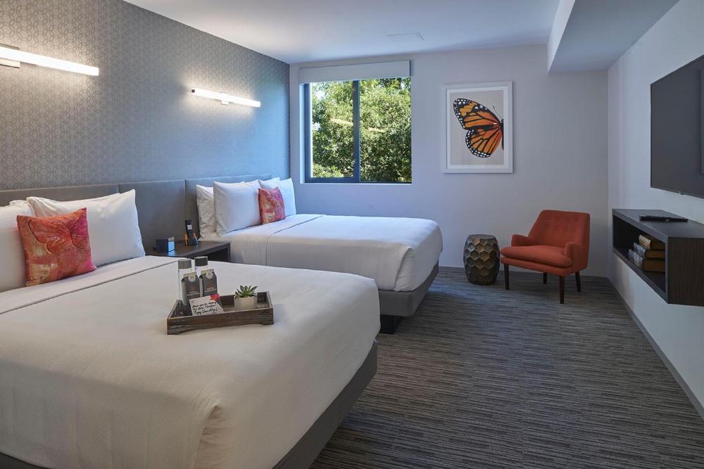 Standard Two Queen Beds - Non-Smoking interior